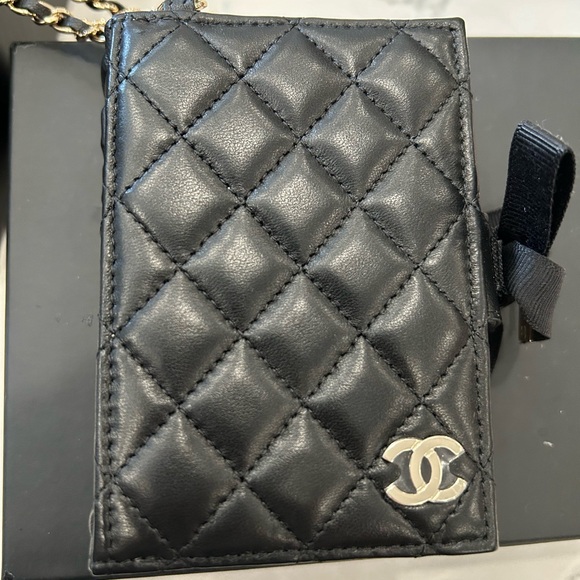 SOLD-Chanel 22B book card holder on chain - Picture 3 of 15